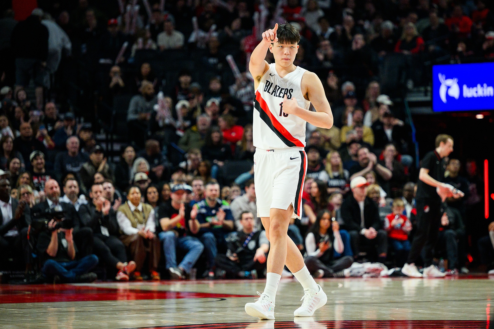 世界杯官方直播平台下载-杨瀚森谈第一年打NBA感受：快 转换快&amp;节奏快&amp;要不停地折返跑